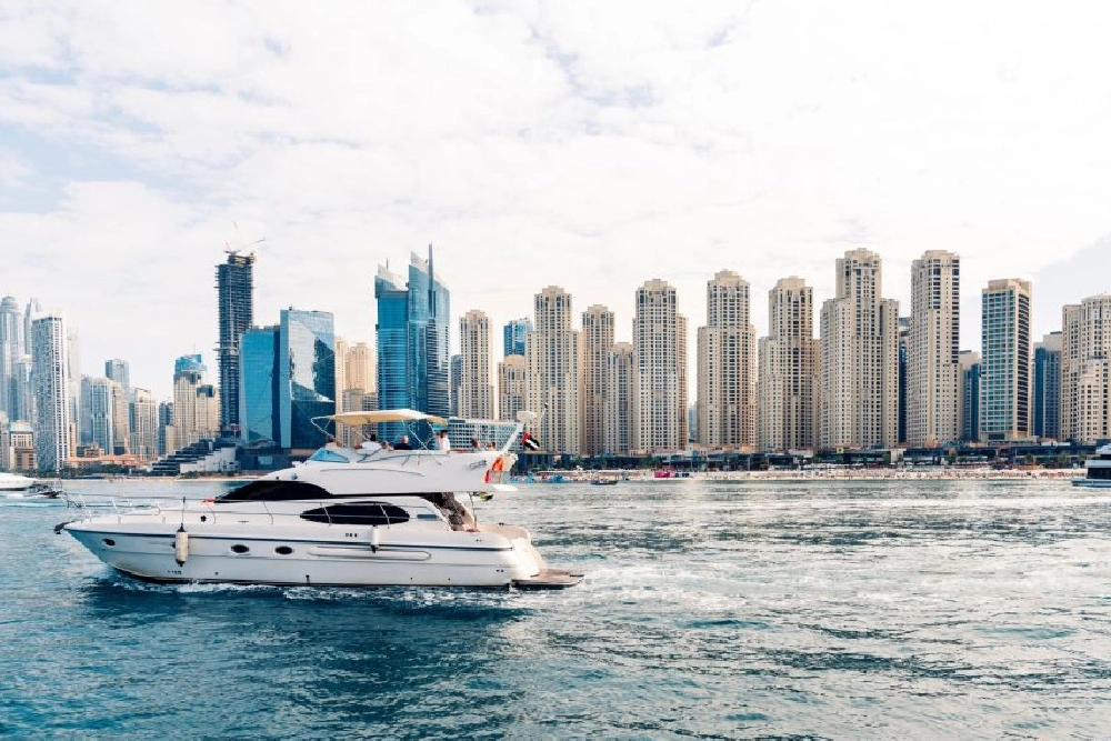Complete Guide to Yacht Routes and Charters in Dubai